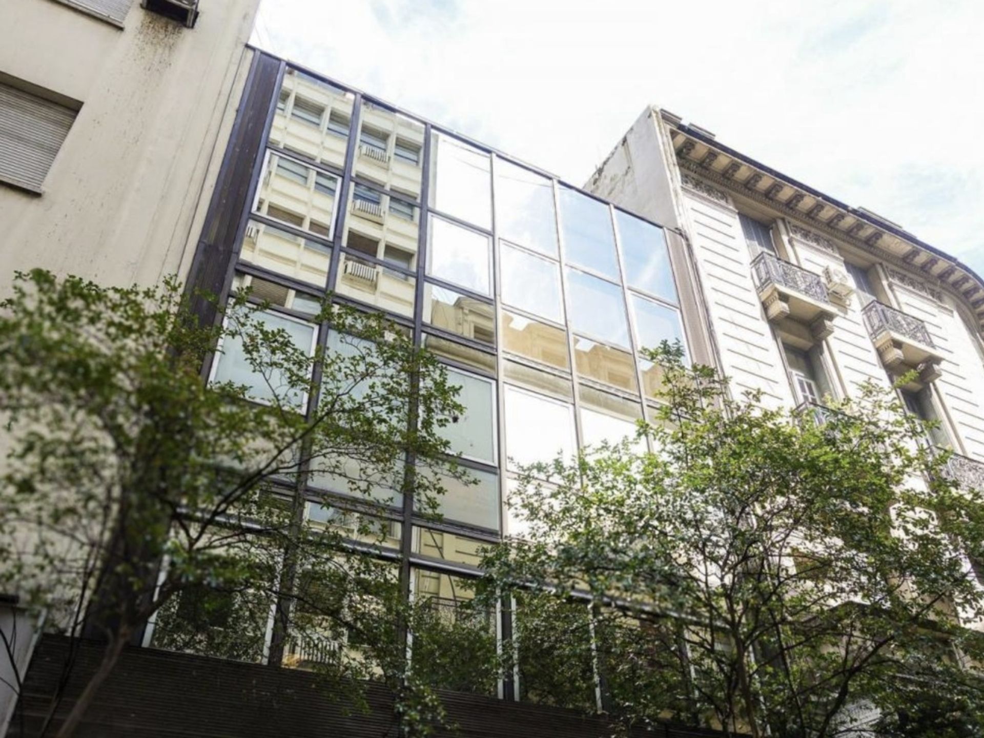 Edificio en Reconquista 500