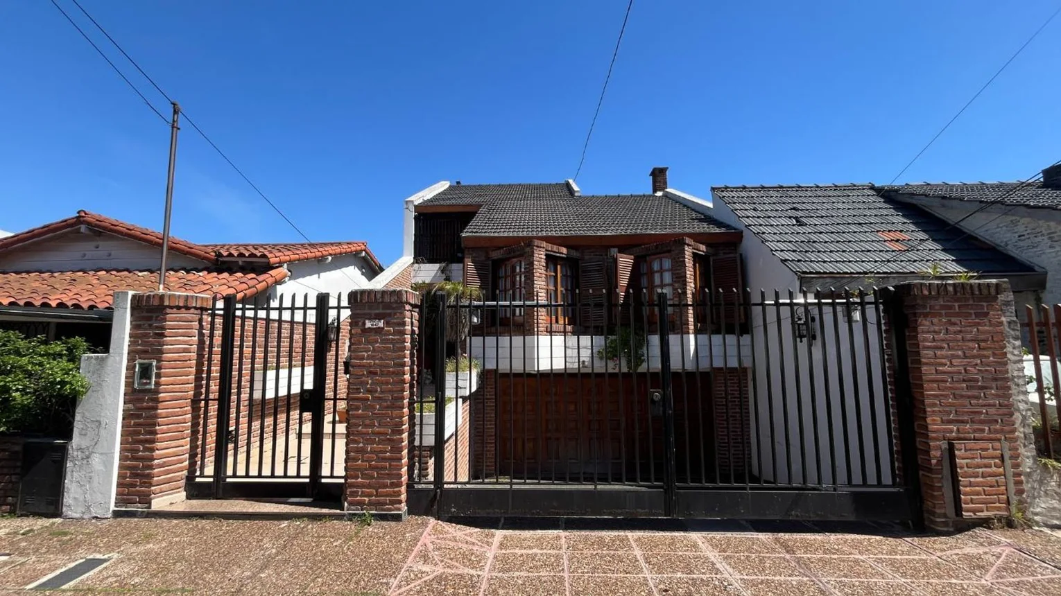 Casa de 5 ambientes en venta en Santos Lugares, Patricios 1600