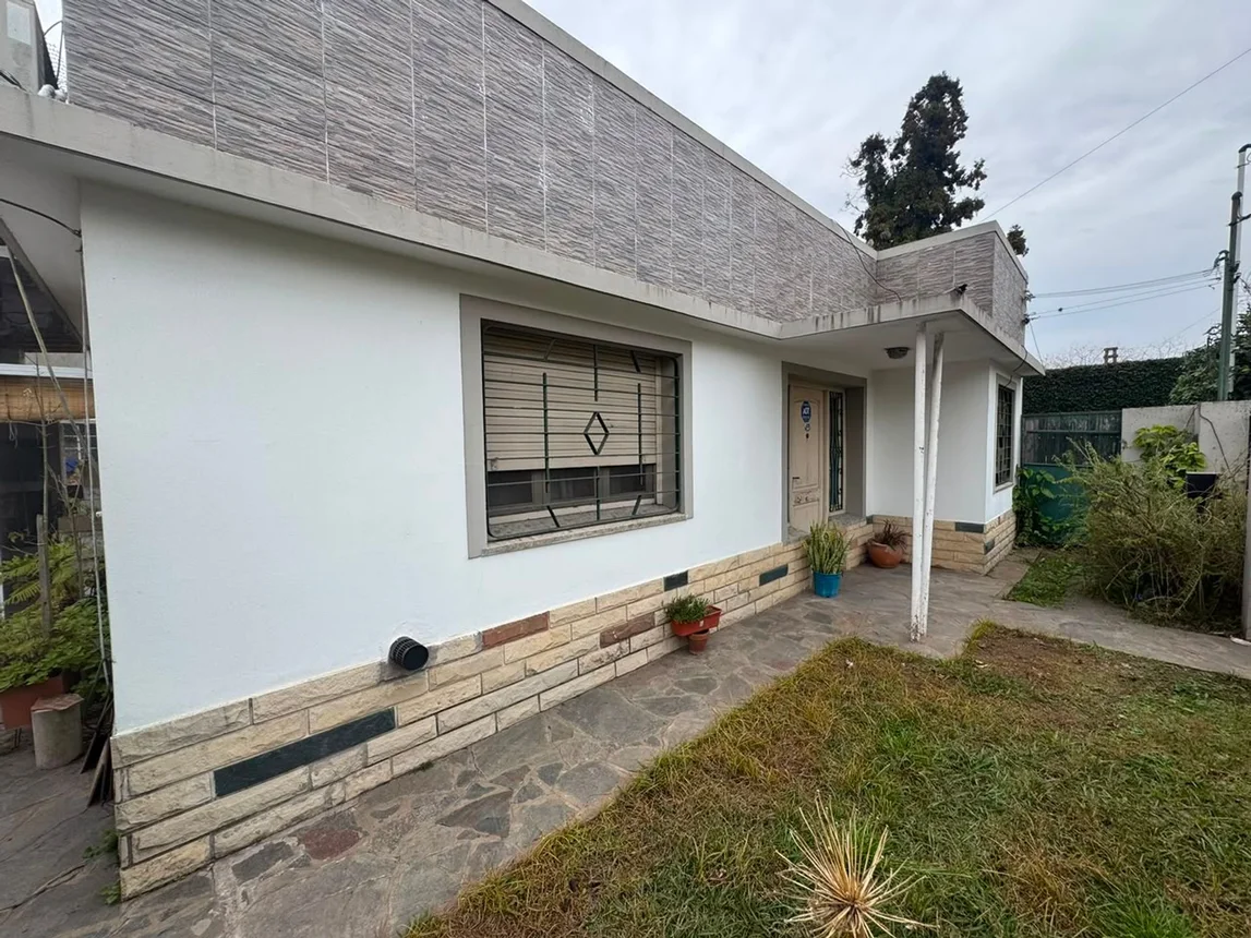 Casa en venta en José C. Paz, Castro Barros 900