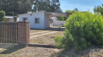 ALQUILER ANUAL DE CASA CON GRAN TERRENO- GUAZUVIRA