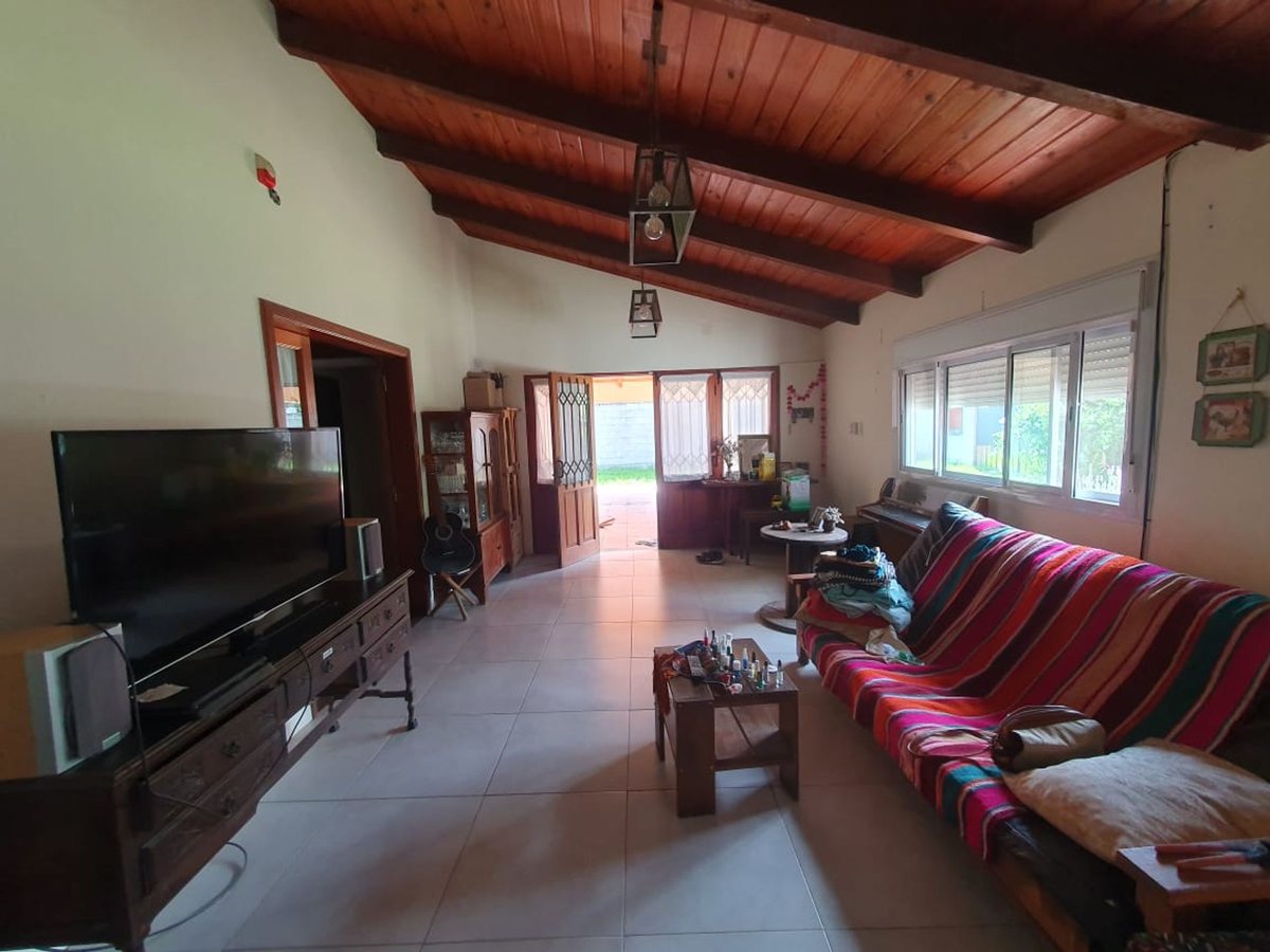 CASA CON PILETA VENTA ZONA AEROPUERTO - foto 2