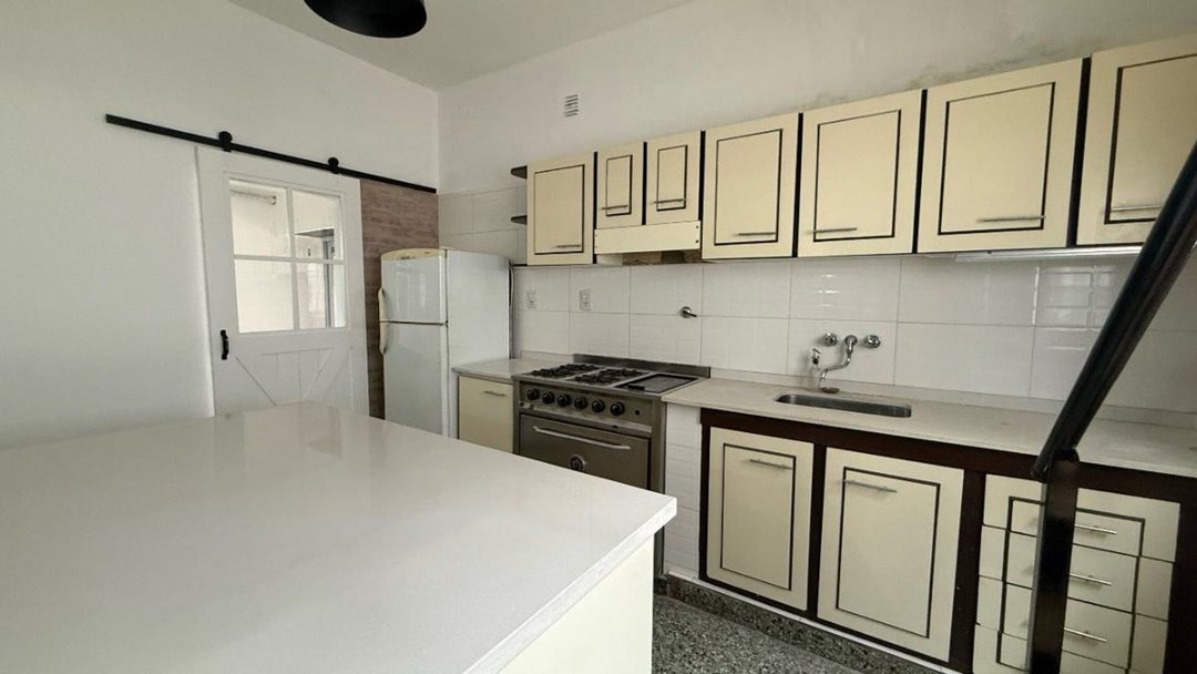 VENTA CASA 5 AMB C/PILETA JARDIN Y DEPTO FINANCIA