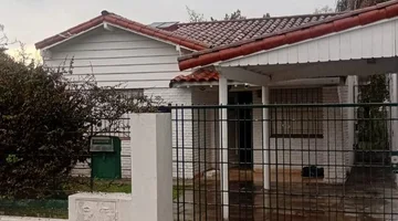 CASA EN VENTA 4 AMBIENTES  MORENO CENTRO