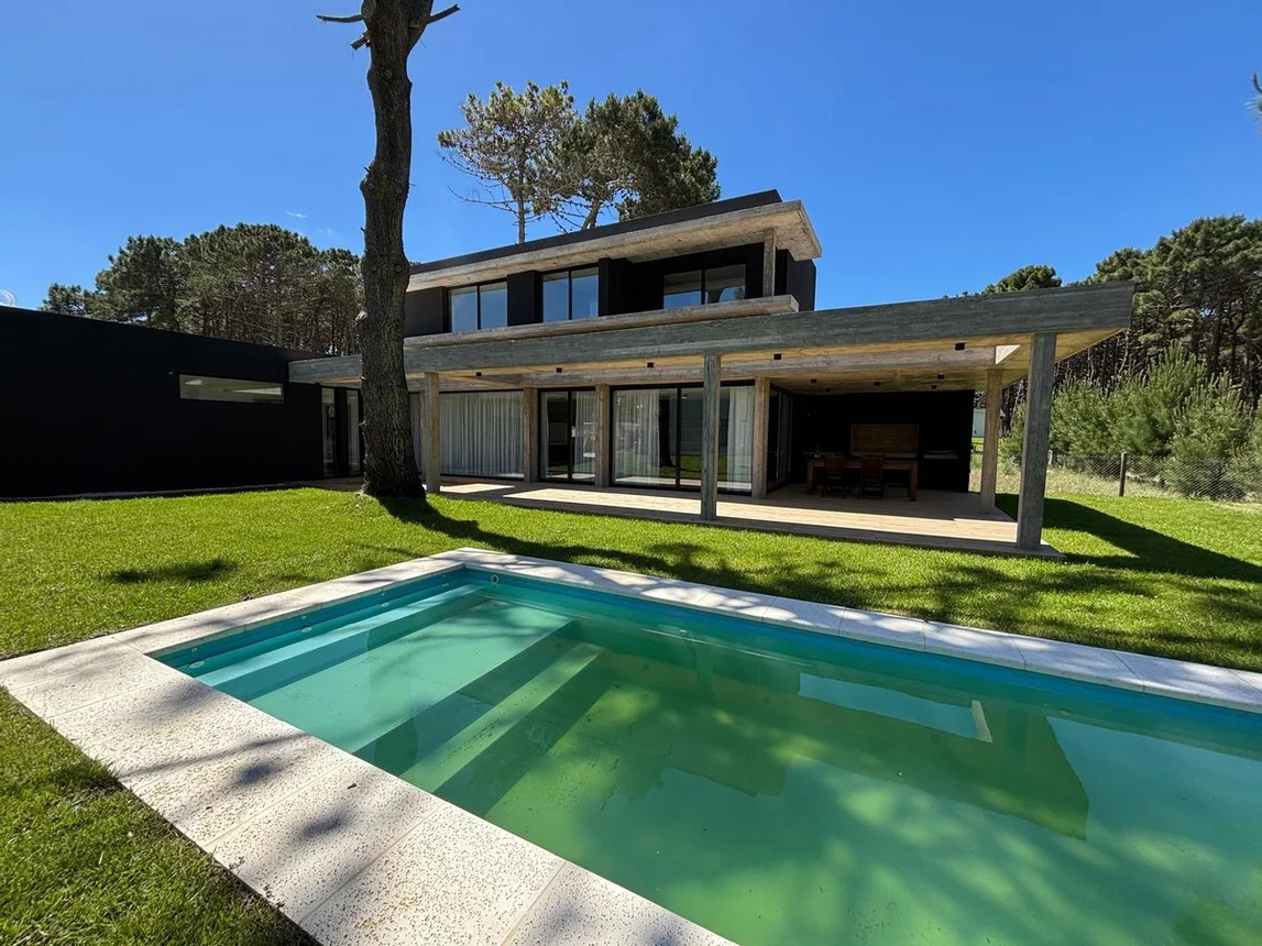 Casa en venta en Pinamar, foto 2