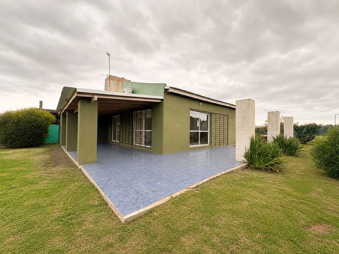 Casa de 4 ambientes en venta en Funes, Luciano Molinas 1200