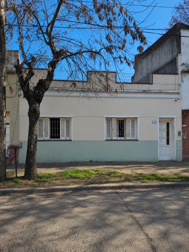 Casa de 3 ambientes en venta en Caseros, Martín Fernandez D'oliveira 3200
