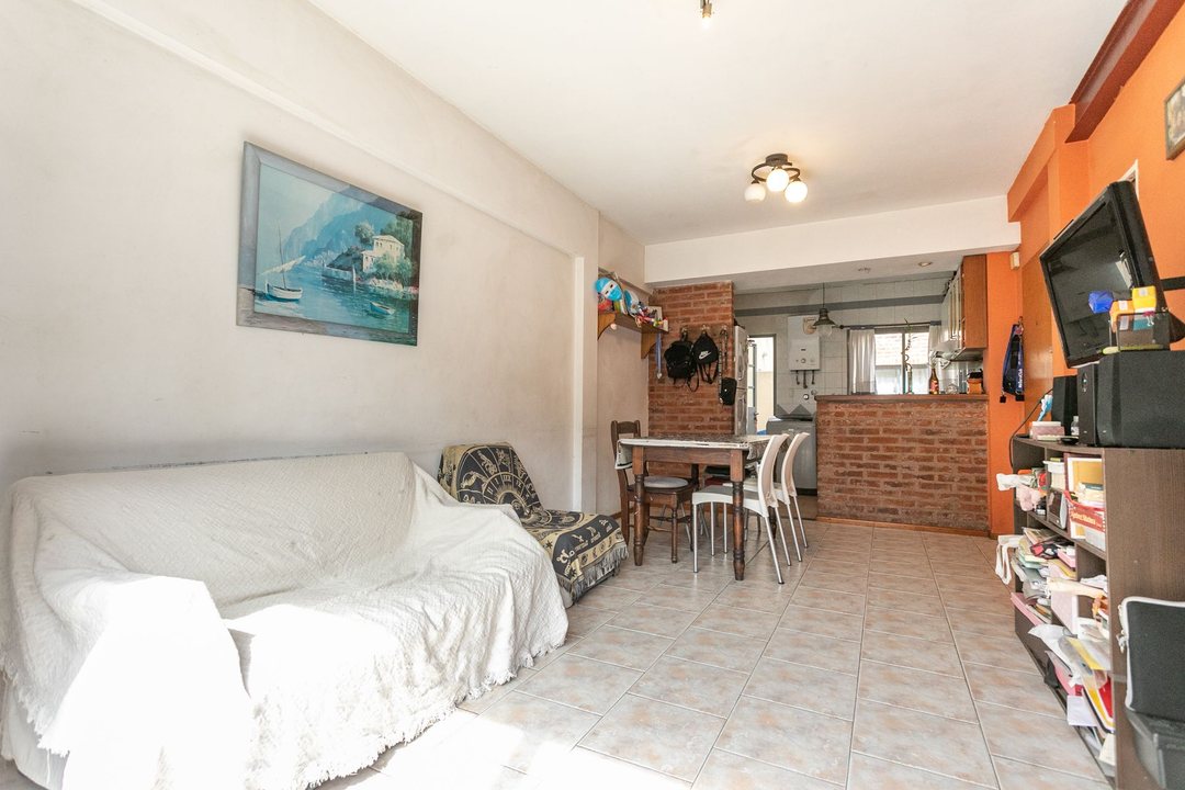 VENTA 3 AMB - DPTO DUPLEX al FRENTE - BARRACAS