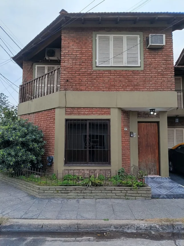Casa dúplex en venta en Villa Sarmiento, Norteamerica 0