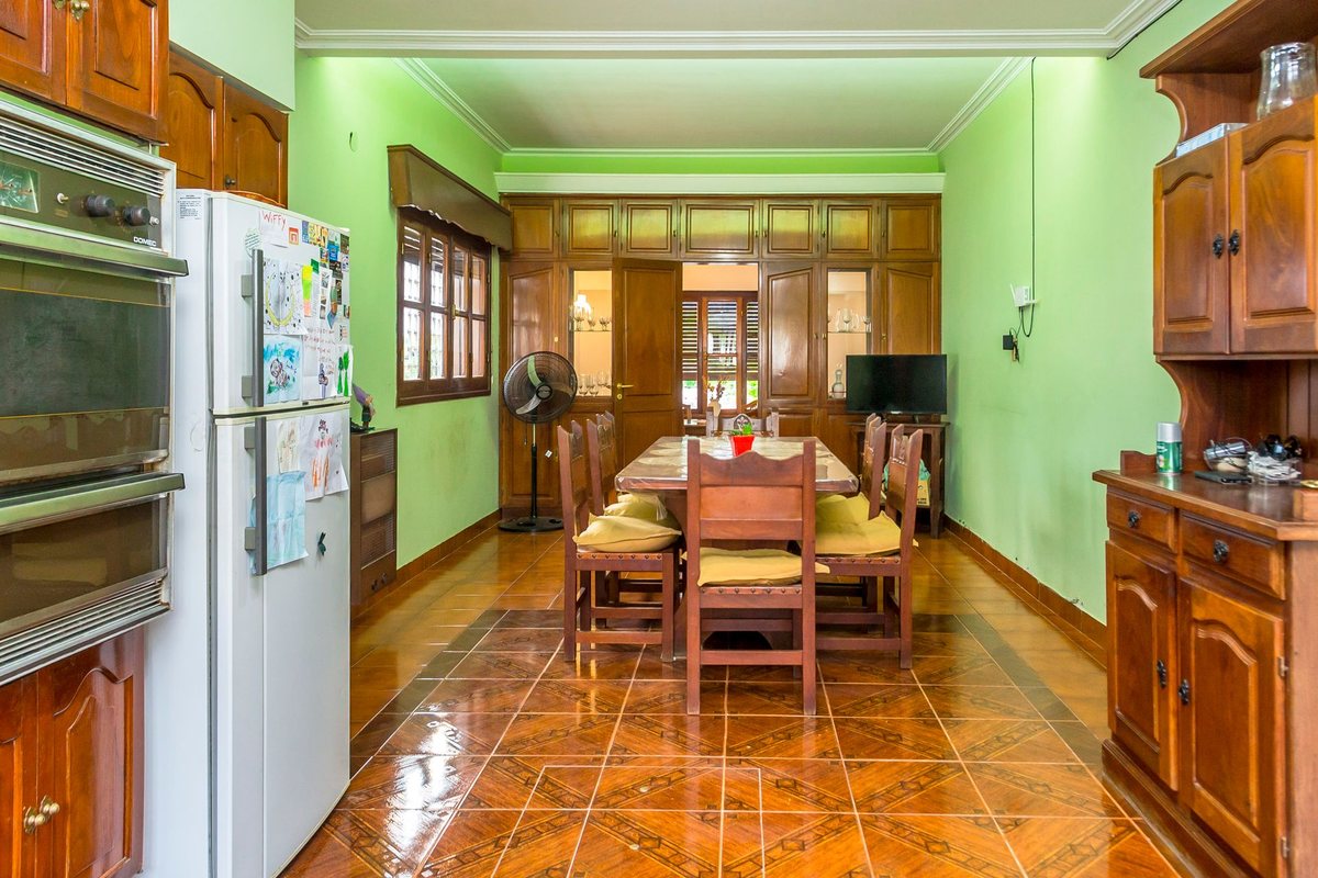CASA DE 4 DORMITORIOS EN VENTA EN TRES CERRITOS - foto 8