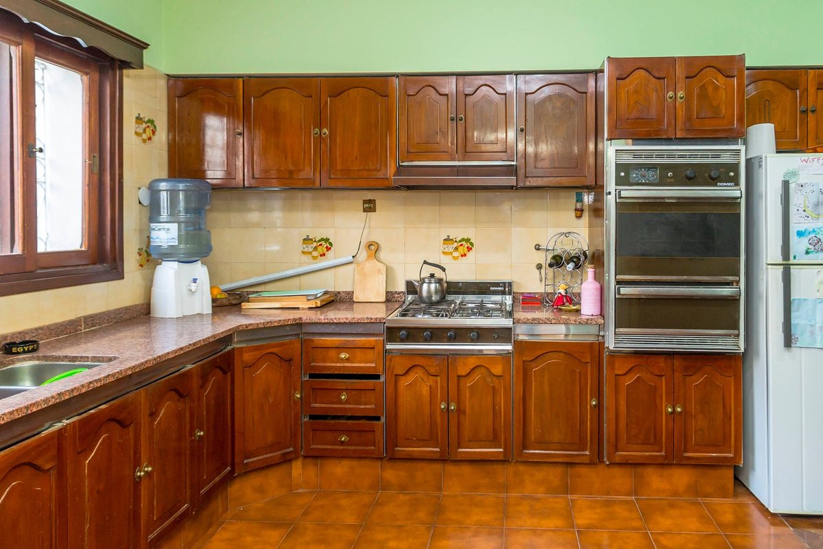 CASA DE 4 DORMITORIOS EN VENTA EN TRES CERRITOS - foto 9