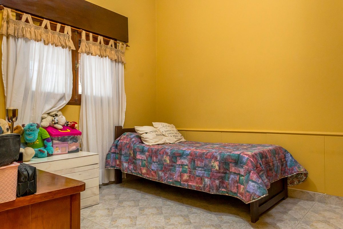 CASA DE 4 DORMITORIOS EN VENTA EN TRES CERRITOS - foto 10