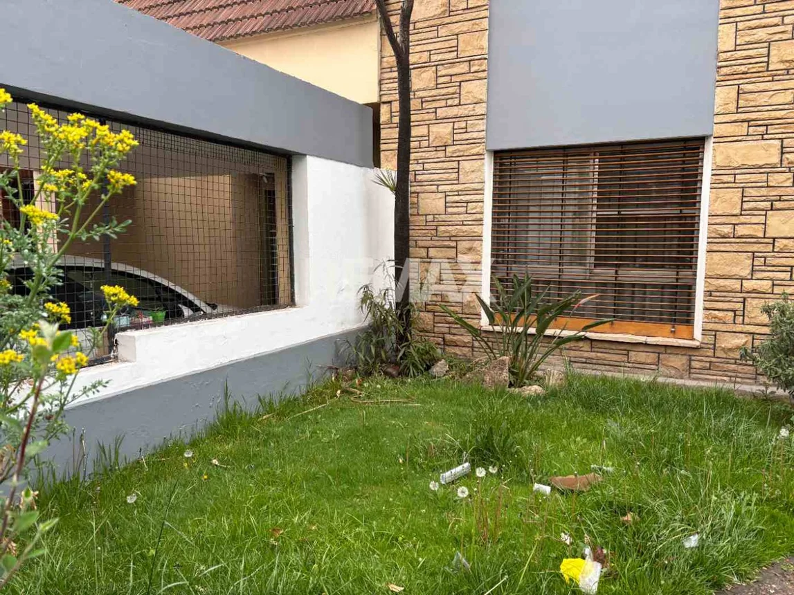 Casa de 6 ambientes en alquiler en Neuquén, Santa Fe 1100, foto 2