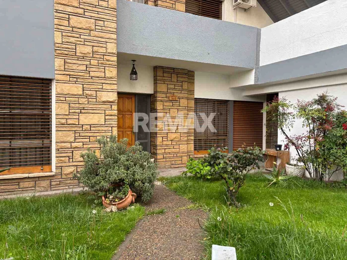 Casa de 6 ambientes en alquiler en Neuquén, Santa Fe 1100, foto 3