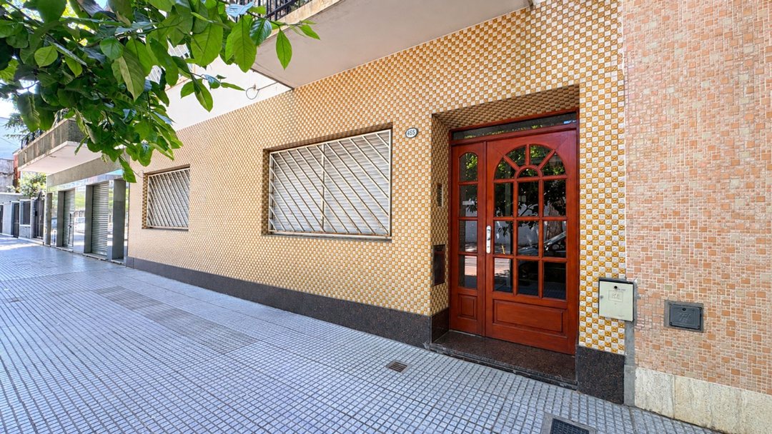 VENTA PH 3 AMB. CON PATIO Y TERRAZA COMPARTIDA