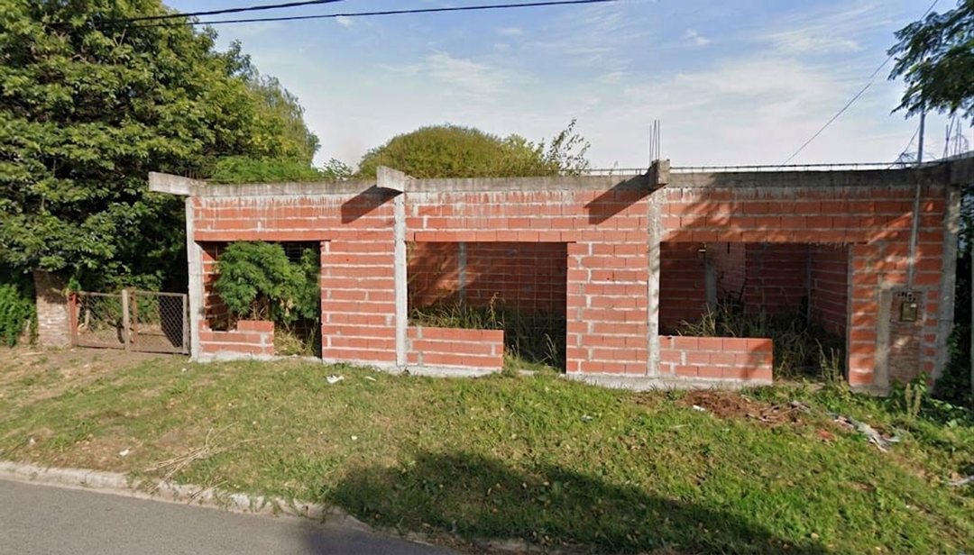 Terreno de 450m2 y construcción Colonia Avellaneda