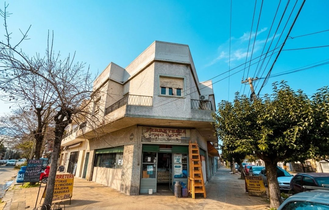 VENTA EN BLOCK 2 DEPARTAMENTOS Y LOCAL EN ESQUINA