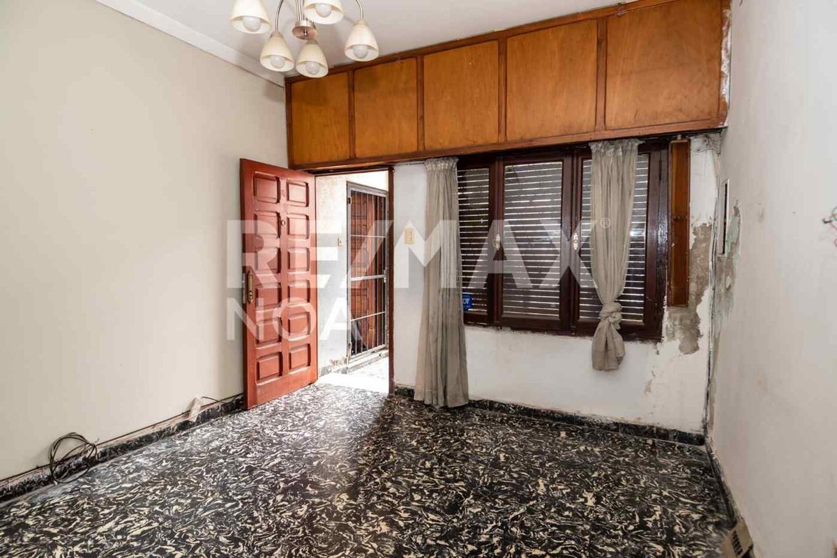 CASA 4 DORMITORIOS VENTA CON COCHERA MACROCENTRO - foto 4