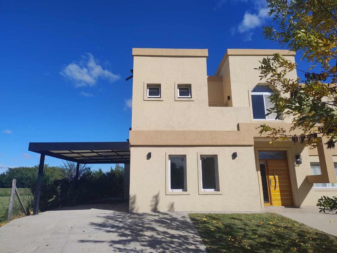 Casa 6 ambientes  alquiler en Maschwitz con pileta