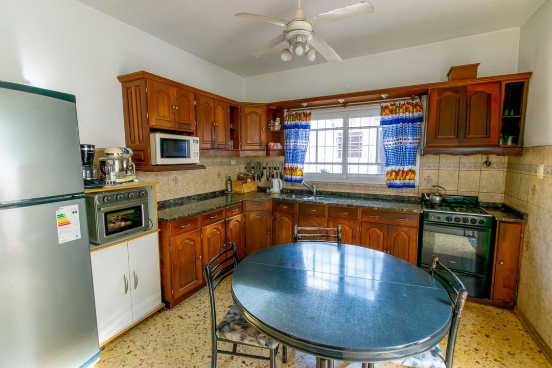 VENTA SARANDI  CASA 5 AMB PATIO/PERMUTA