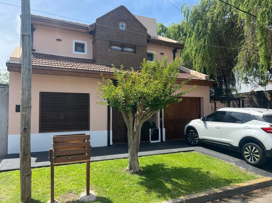 Casa de 4 ambientes en venta en Lomas de Zamora, Lamadrid 1300, foto 2