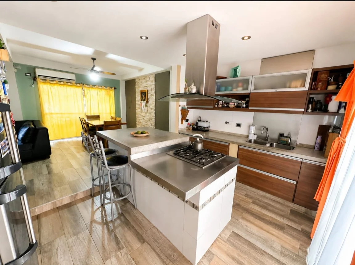 Casa en venta en Villa Luzuriaga, foto 4