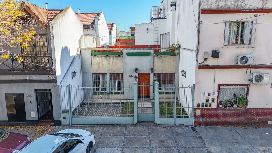 VENTA CASA 4 AMBIENTES - DEVOTO - PILETA QUINCHO