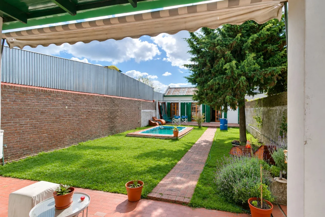 Casa en venta con jardin y pileta en la plata, foto 2