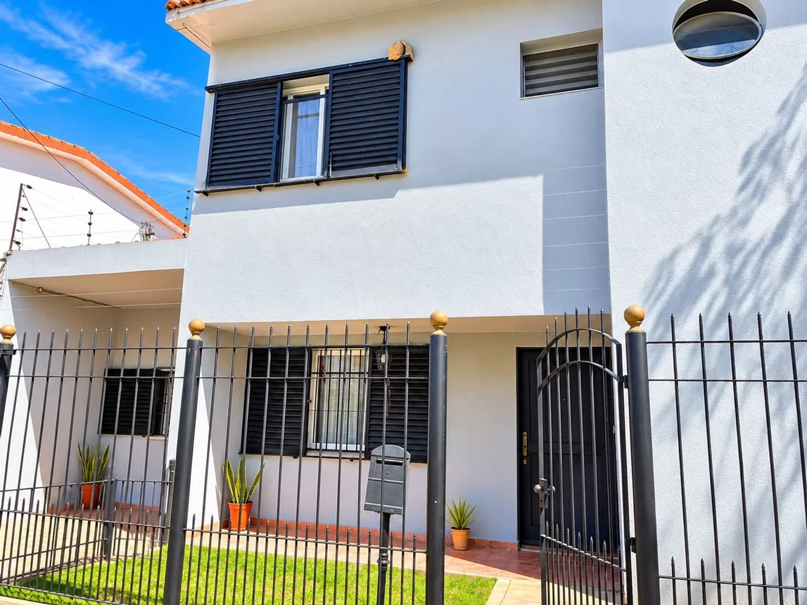 PH de 4 ambientes en venta en Quilmes, Melvin Jones 1600