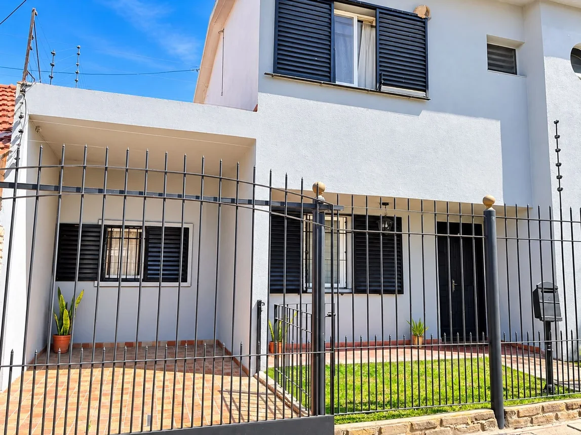 PH de 4 ambientes en venta en Quilmes, Melvin Jones 1600, foto 2
