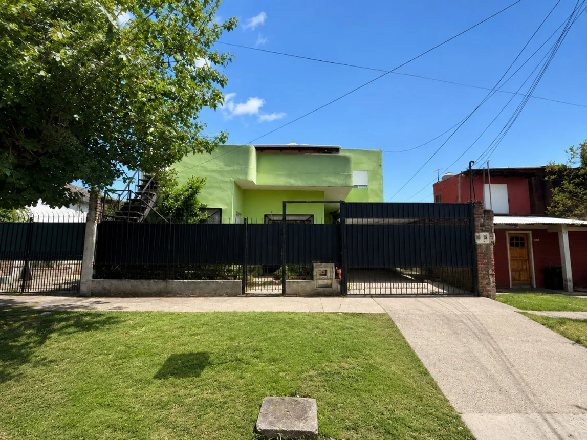 Casa de 5 ambientes en venta en Wilde, Lomas de Zamora 1400