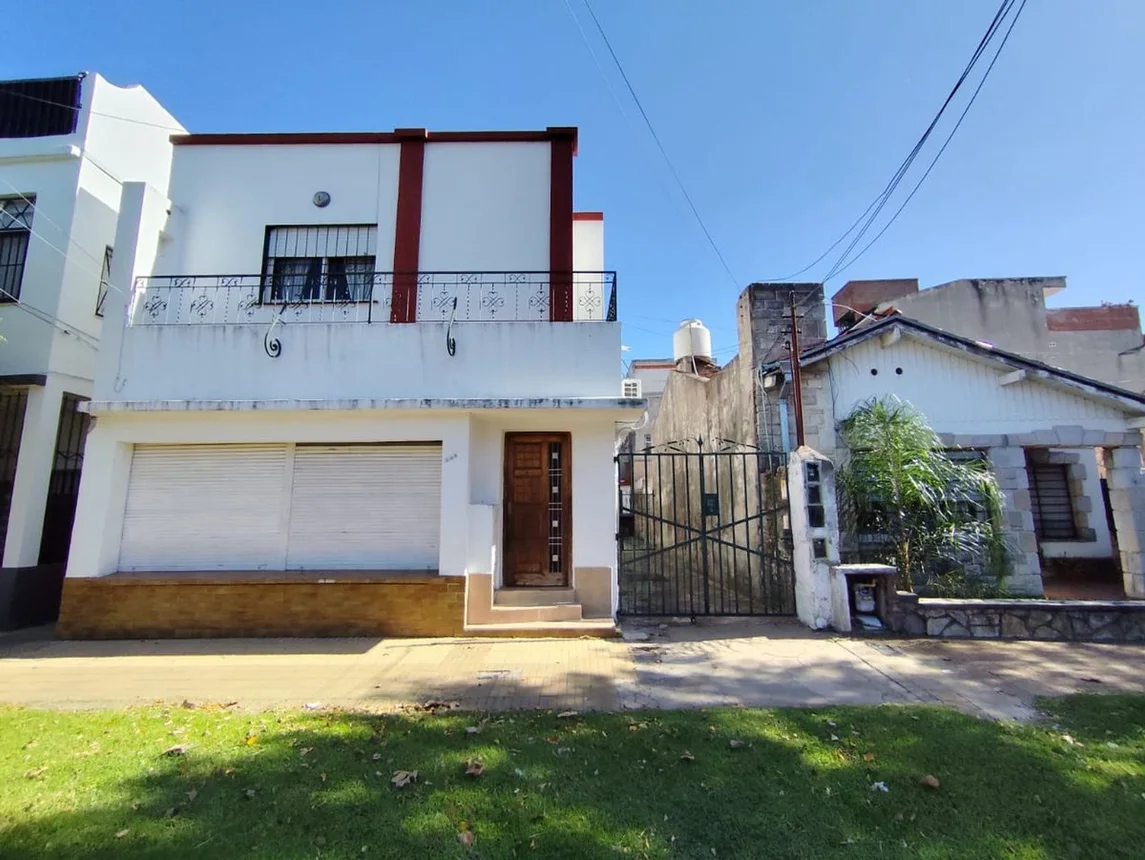 PH de 4 ambientes en venta en Temperley, Carlos Tejedor 200