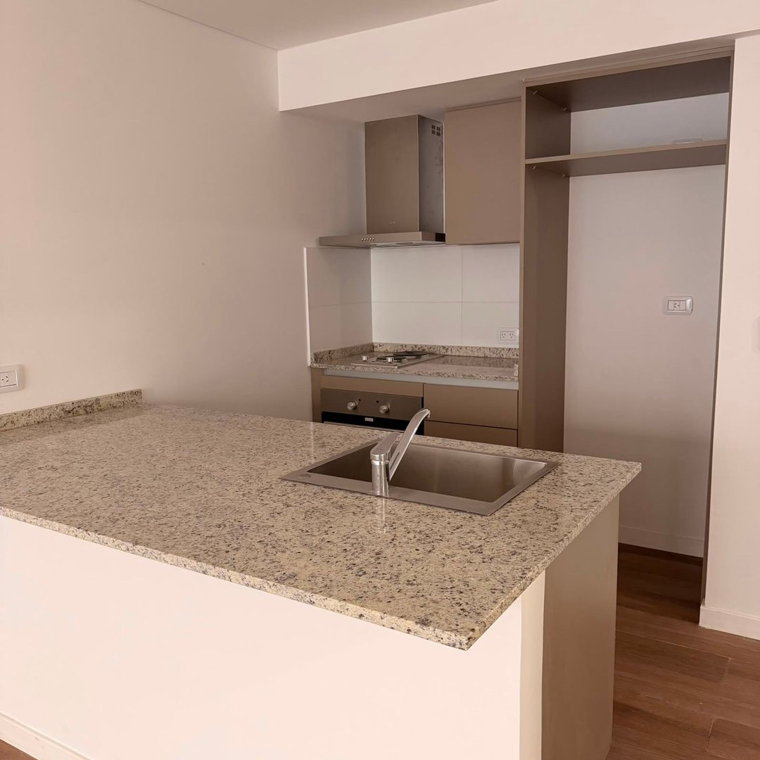ALQUILER MONOAMBIENTE  PATIO Y CONEXION LAVARROPAS