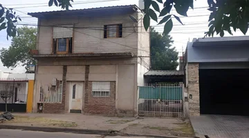 CASA EN VENTA 3 AMBIENTES GONZALEZ CATAN