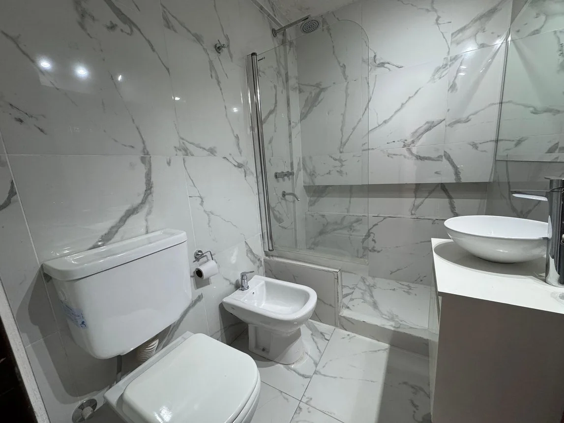 Departamento de 4 ambientes en alquiler en Rosario, Avenida Pellegrini 1400, foto 2