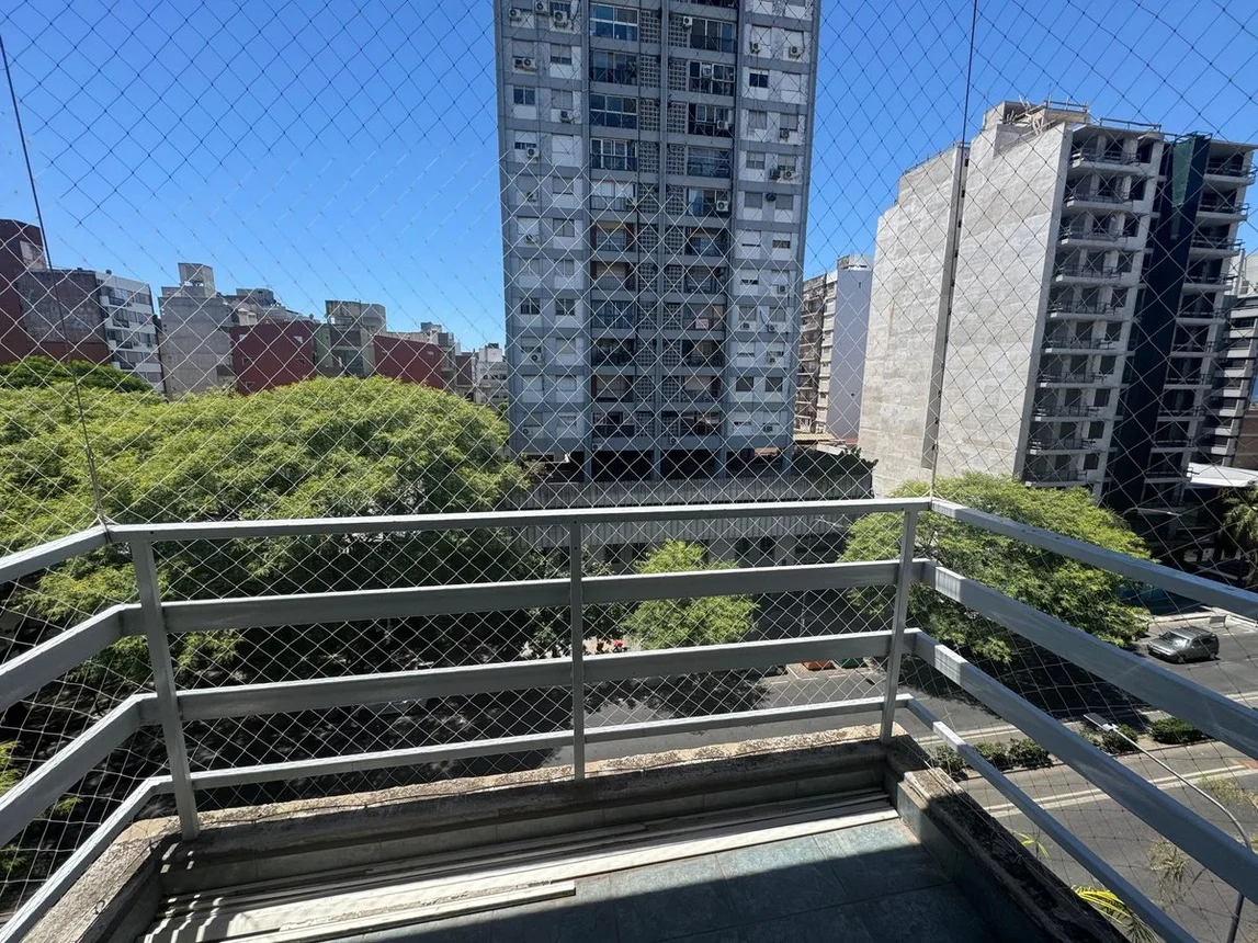 Departamento de 4 ambientes en alquiler en Rosario, Avenida Pellegrini 1400, foto 3
