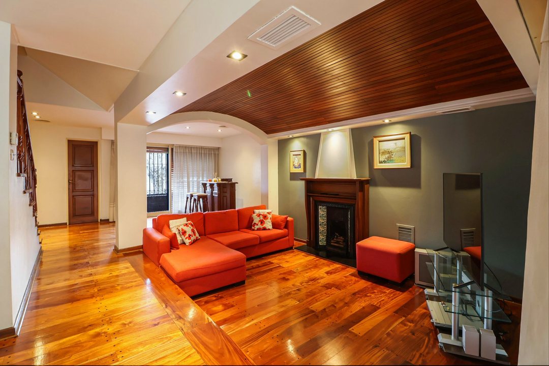 Venta casa 5 amb c/patio y terraza  en Devoto