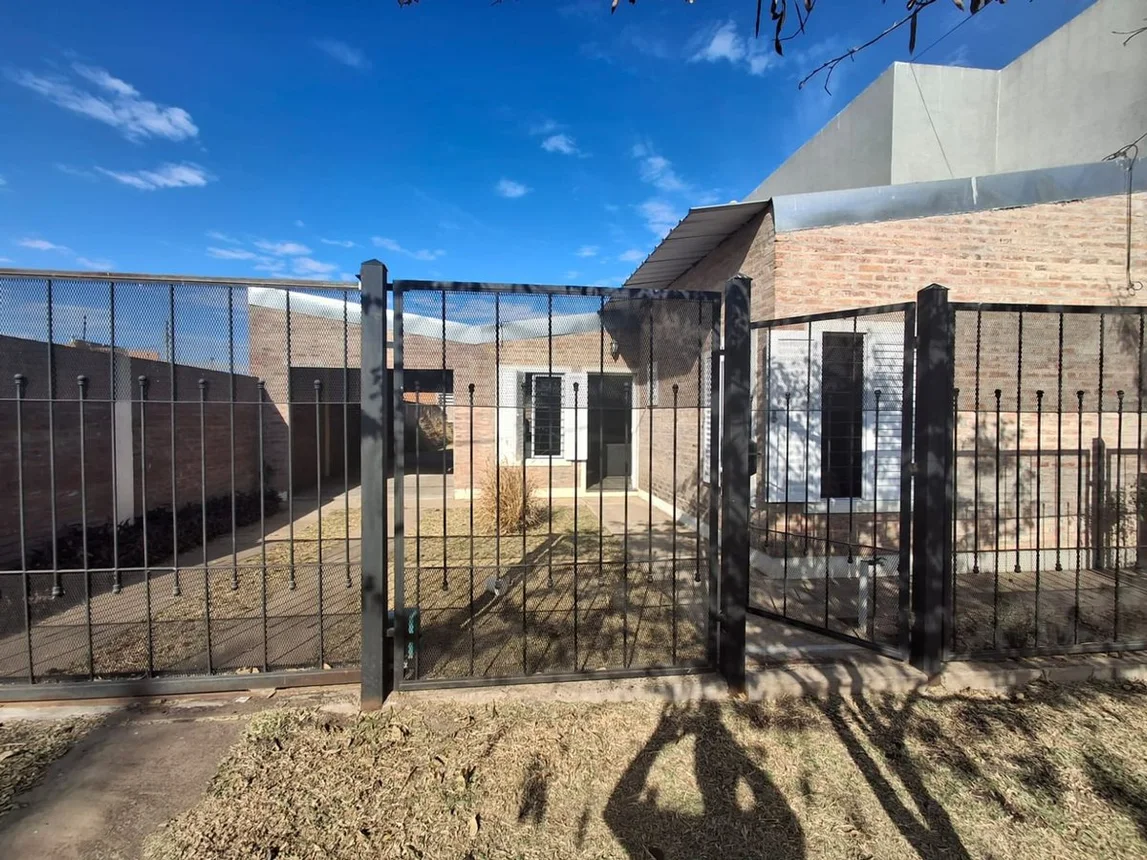Casa de 4 ambientes en venta en Paraná, 20 de Junio 0