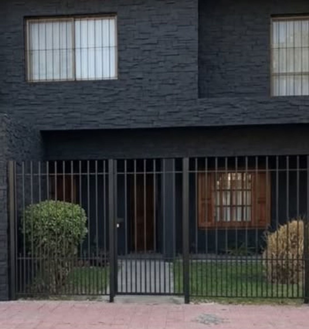 CASA 4 DORMITORIOS, 2 BAÑOS B° PORTAL DE CORDOBA