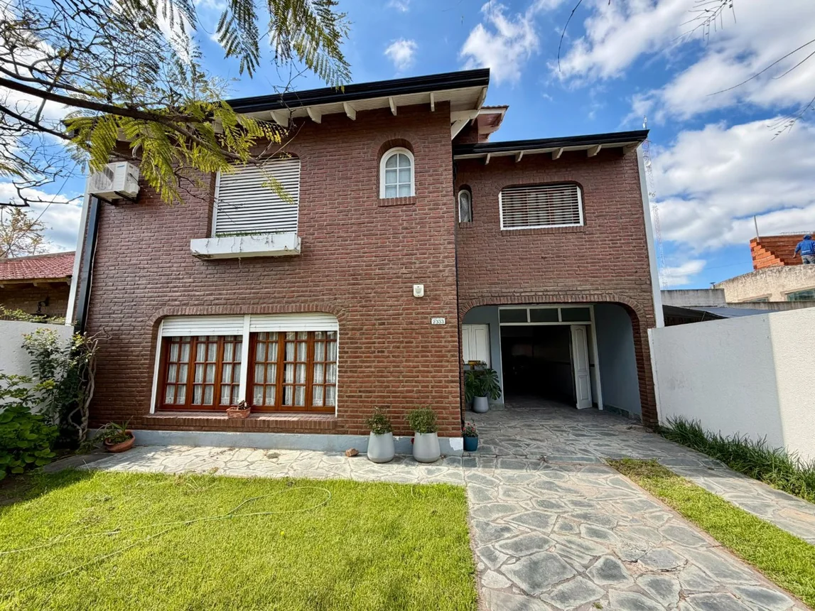 Casa de 5 ambientes en venta en Bahía Blanca, República de Siria 2300