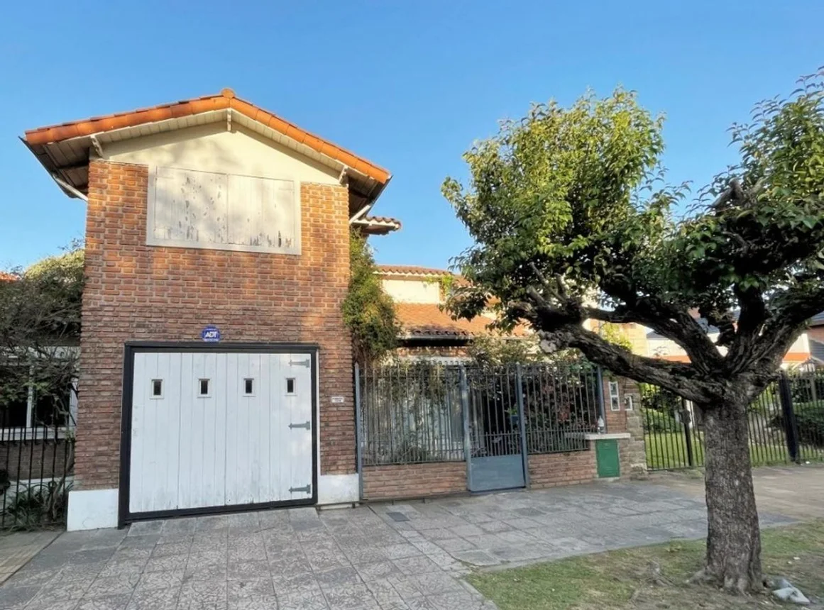 PH de 6 ambientes en venta en Ituzaingó, Camacuá 300