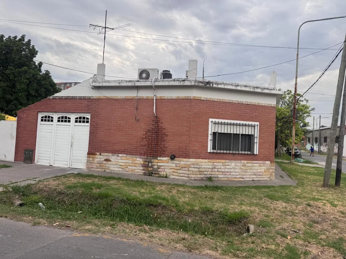 Casa de 4 ambientes en venta en Berazategui, Calle 13 500, foto 3