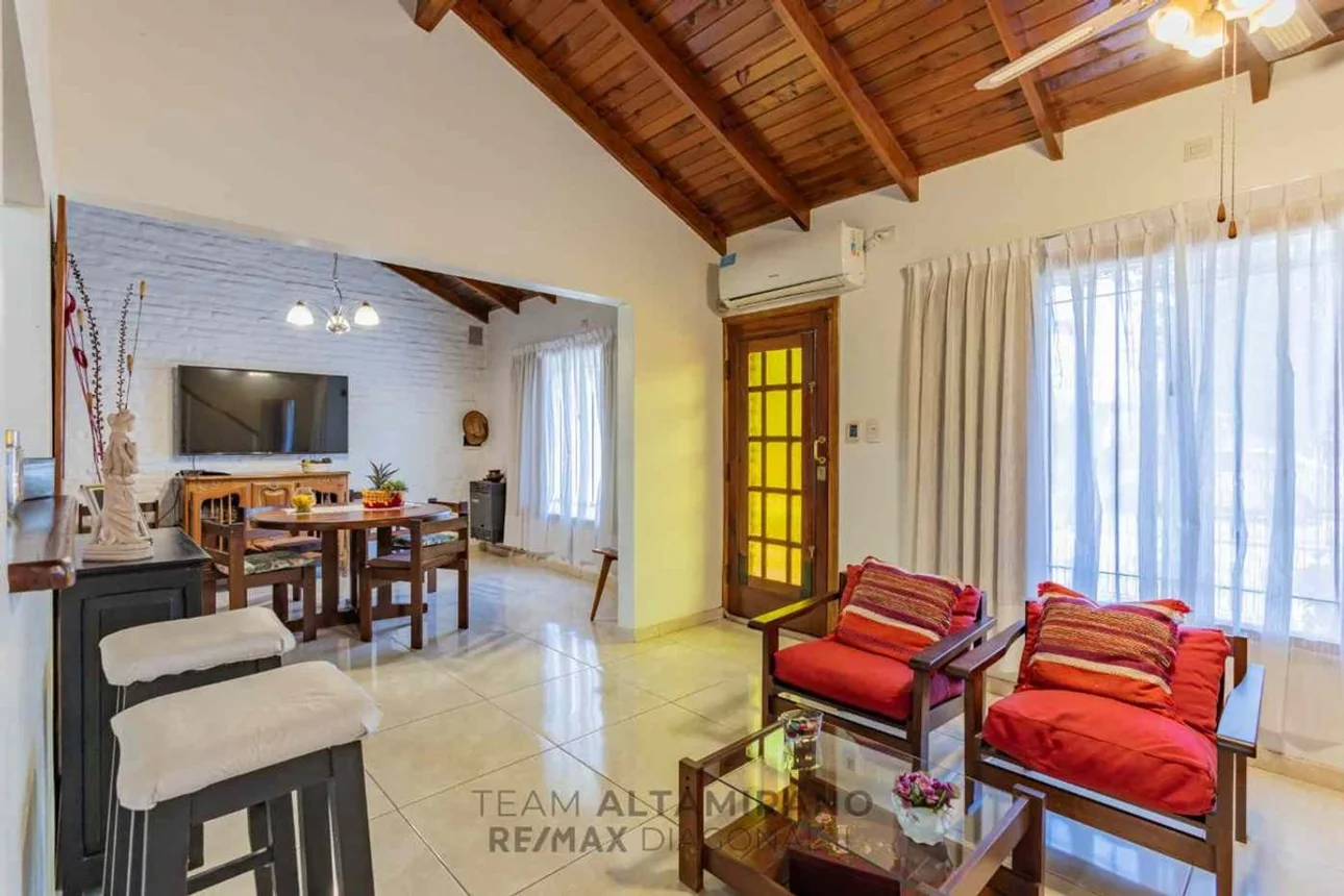 Casa en venta en La Plata, foto 2