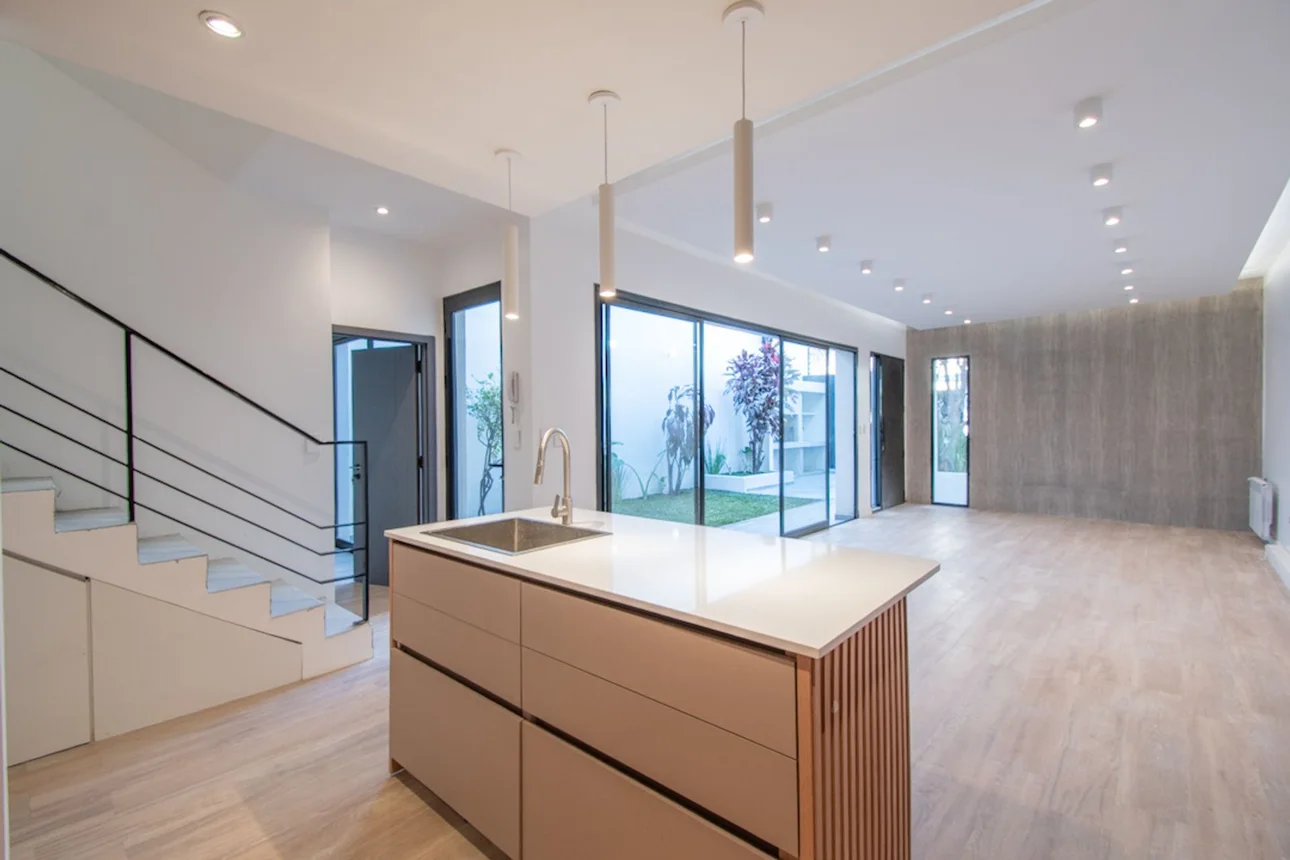 Casa de 4 ambientes en venta en Villa del Parque, Galicia 2500
