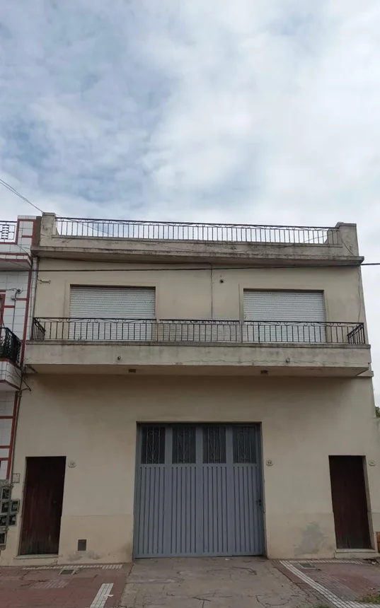 Casa en venta en Piñeyro, Mario Bravo 1100