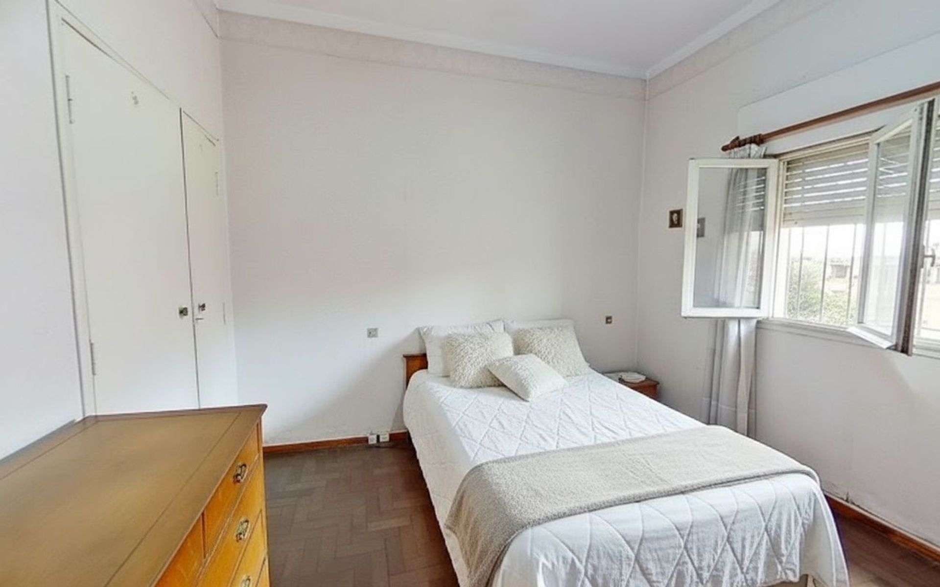 Foto 7 — VENTA CASA 4 AMB CASTELAR A RECICLAR LOTE PROPIO