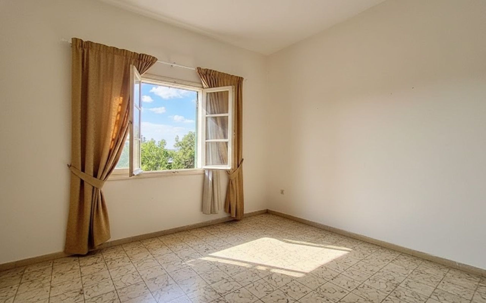 Foto 8 — VENTA CASA 4 AMB CASTELAR A RECICLAR LOTE PROPIO