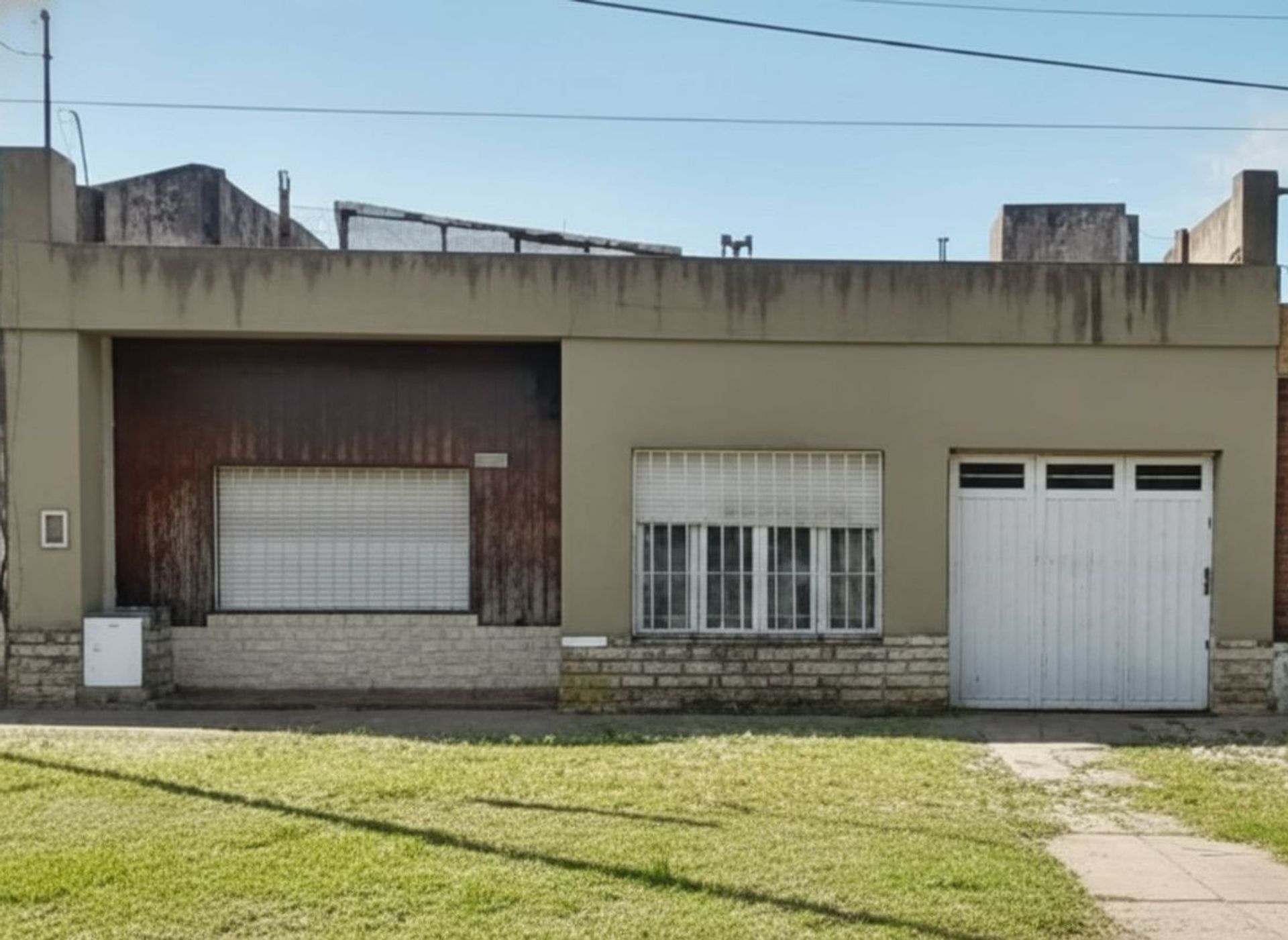 VENTA CASA 4 AMB CASTELAR A RECICLAR LOTE PROPIO