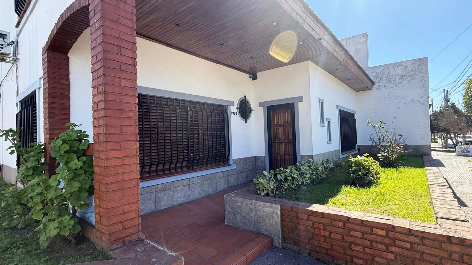Casa de 4 ambientes en venta en Isidro Casanova, Sarrachaga 5900