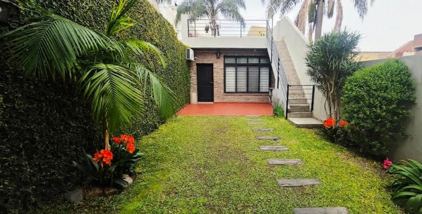 Casa dúplex de 3 ambientes en venta en Villa Luzuriaga, América 2900