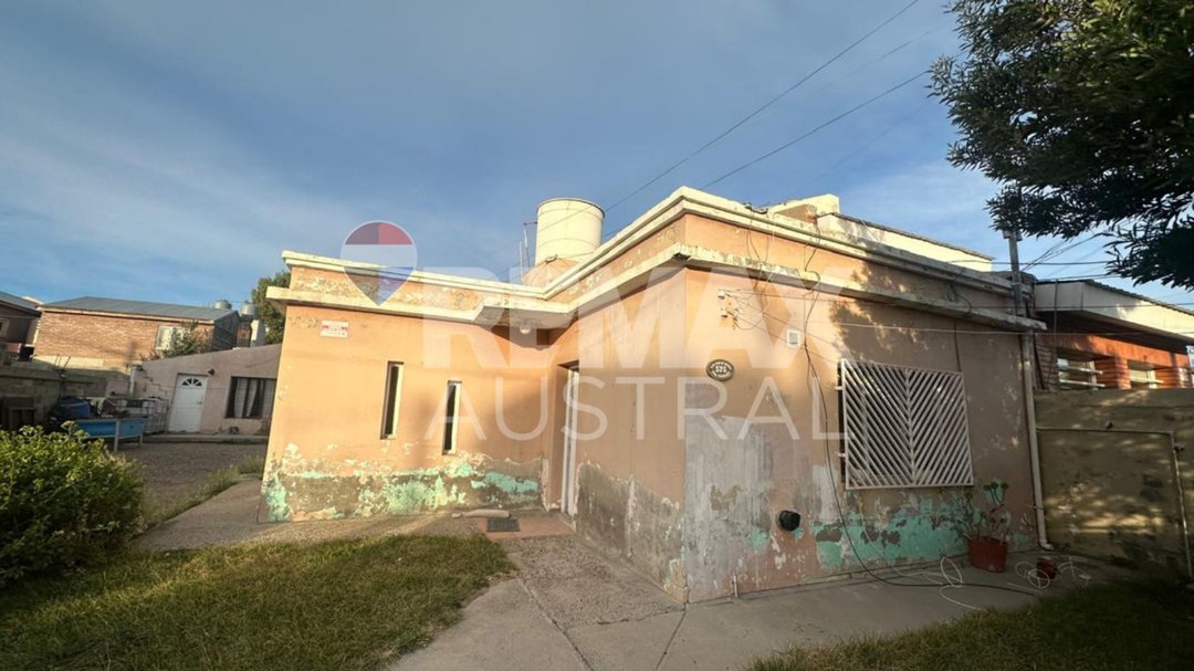 LOTE CON CASA A REFACCIONAR BARRIO PUEYRREDON